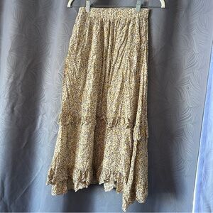 🌻5 for $25 or 3 for $18 SALE Cute yellow and crème cottage skirt